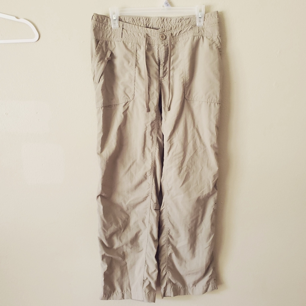SOLD 🫶🏼🫶🏼🫶🏼🫶🏼🫶🏼🫶🏼The North Face Cargo pants
